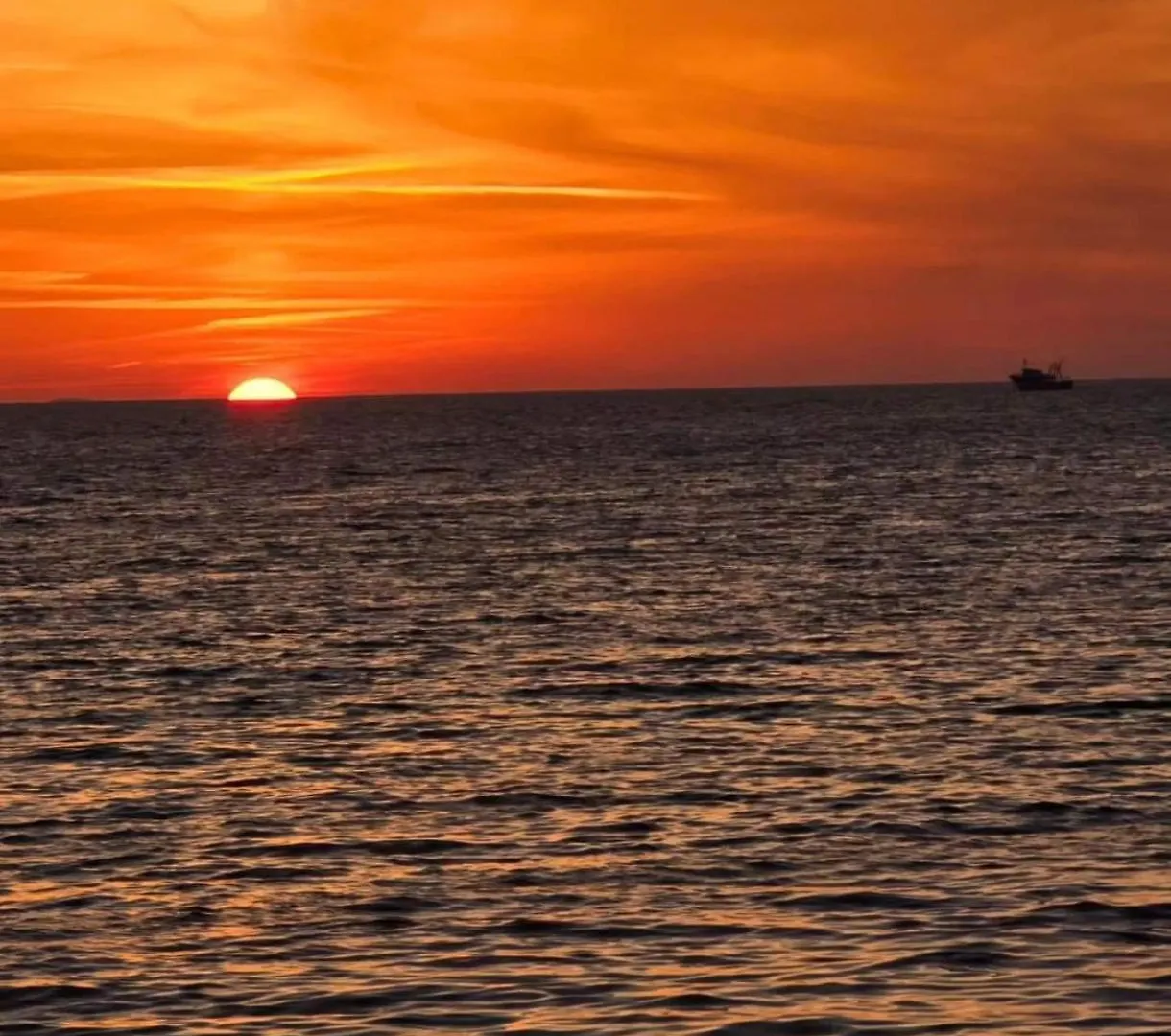 Sunset Hotel 사밀